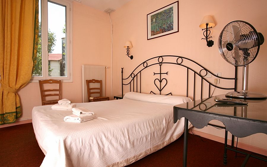 Hostellerie De La Source อาร์ลส์ ภายนอก รูปภาพ